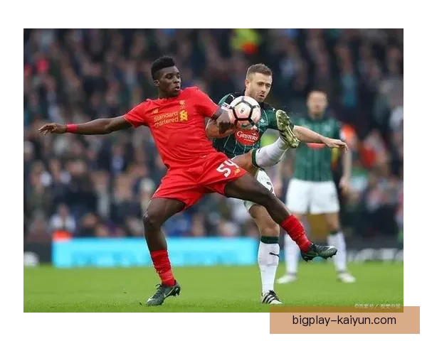 卡马文加职业高光时刻：表现稳健赢得关注